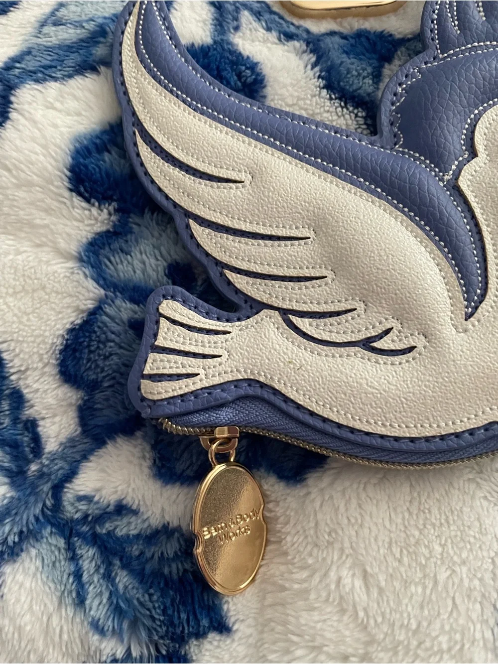 NWOT Disney’s  Snow White Blue and White Bird Keychain Purse with Gold Hardware
